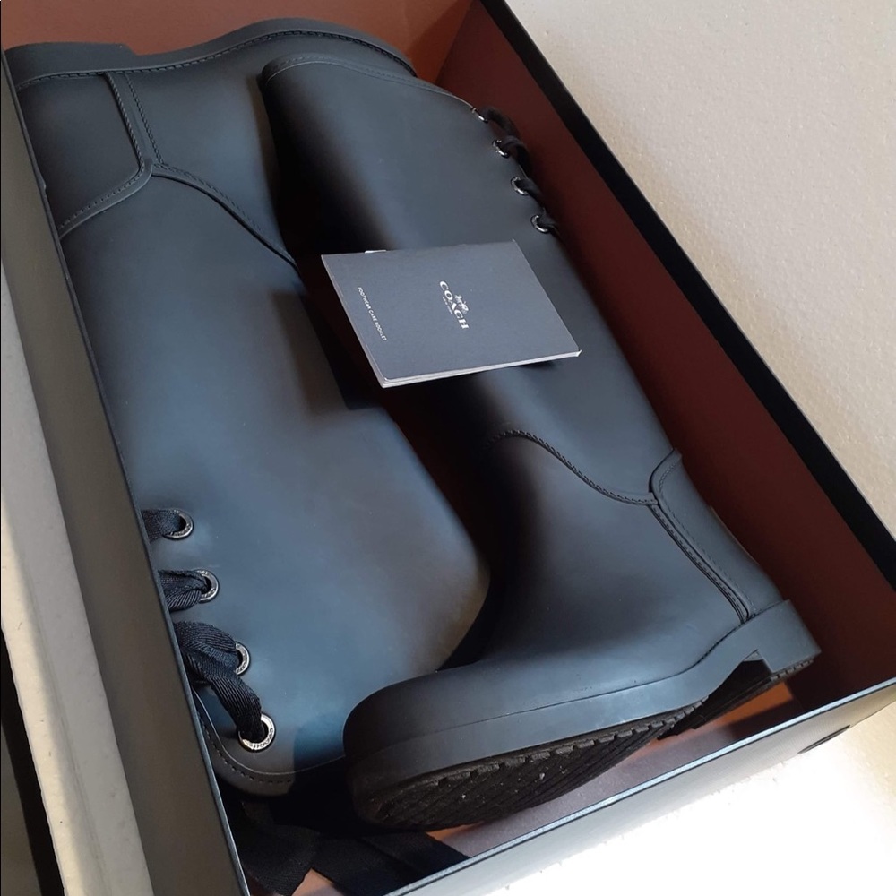 TRISTEE BLACK MATTE LACE UP CORSET RAIN